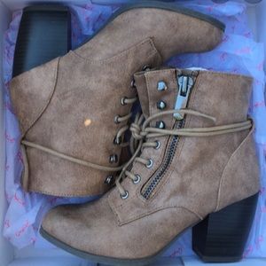 Quipid booties